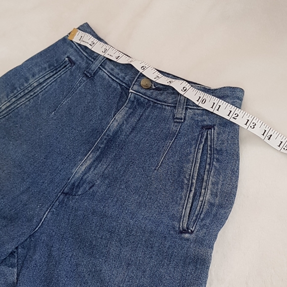 VINTAGE DOCKERS HIGH WAISTED DISTRESSED SHORTS - Picture 3 of 8